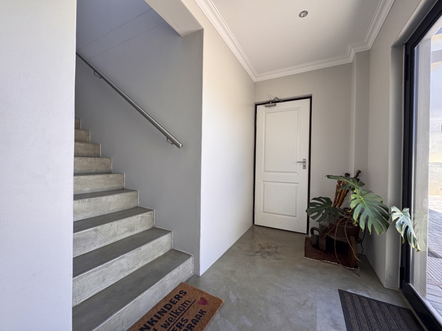 6 Bedroom Property for Sale in Sunset Estate Western Cape